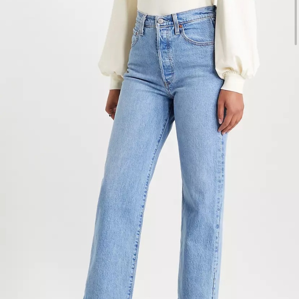 Levi’s “ITS 5’OCLOCK” jeans